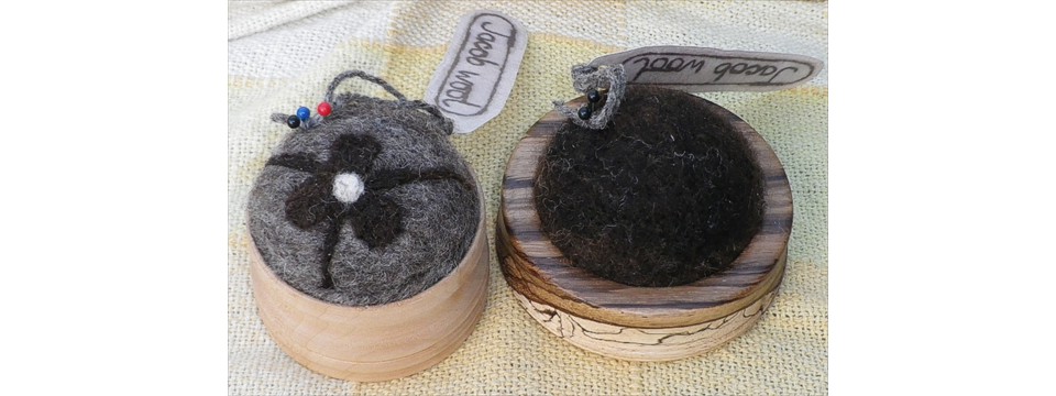 2 wooden pincushions