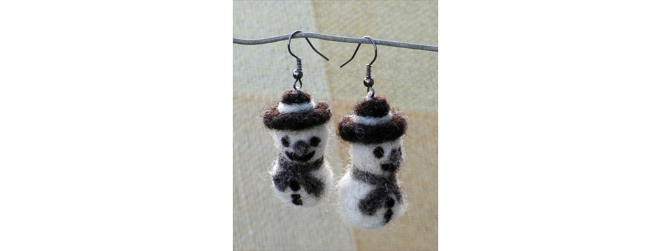 Small snowman earings